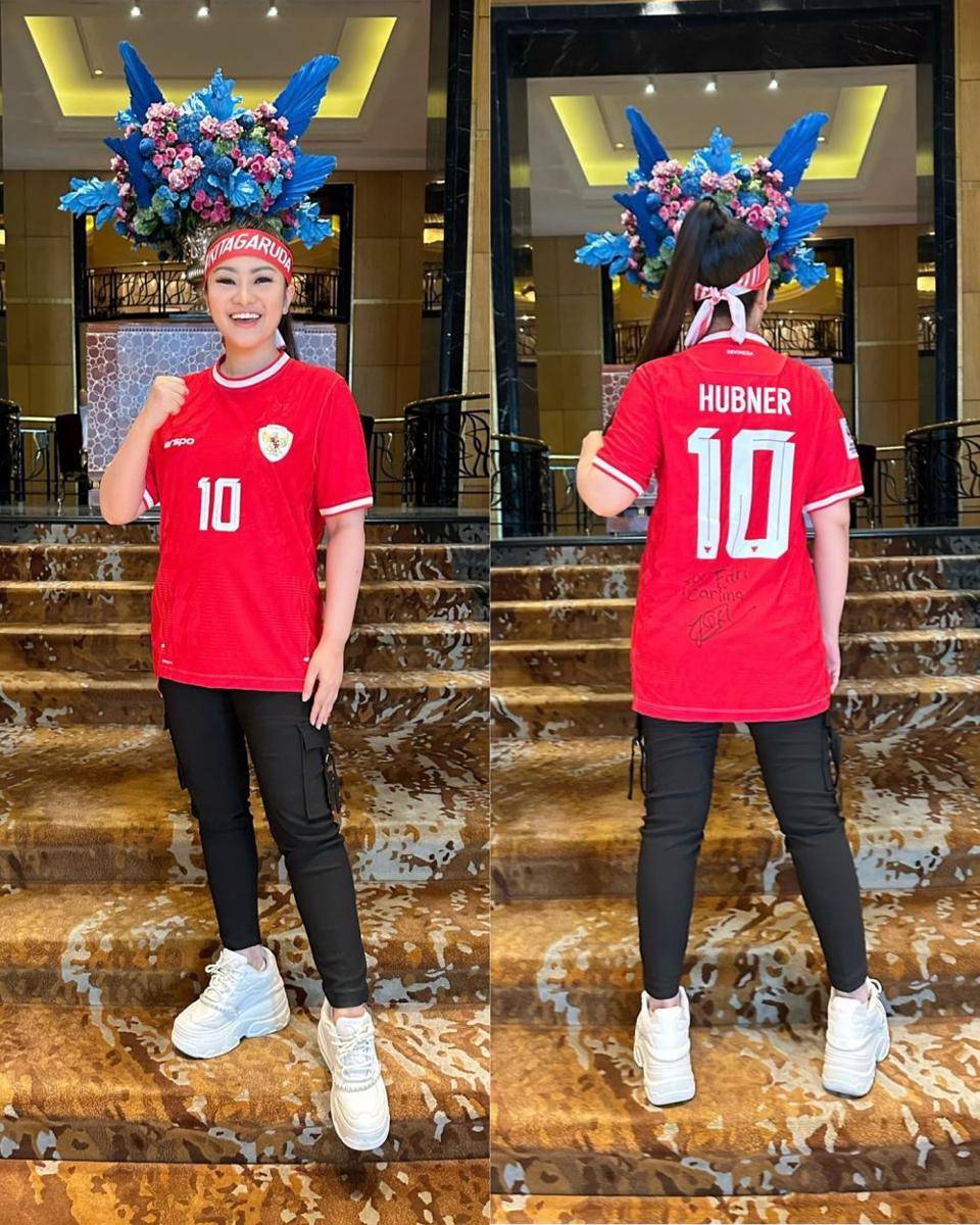artis nonton Indonesia vs Irak (Instagram.com/fitricarlina)