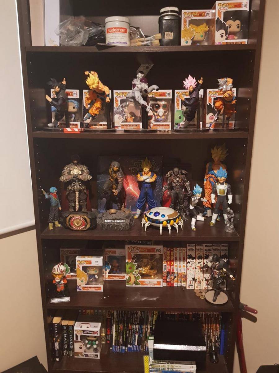 potret koleksi figur aksi Dragon Ball (reddit.com/user/CondemnedVI)
