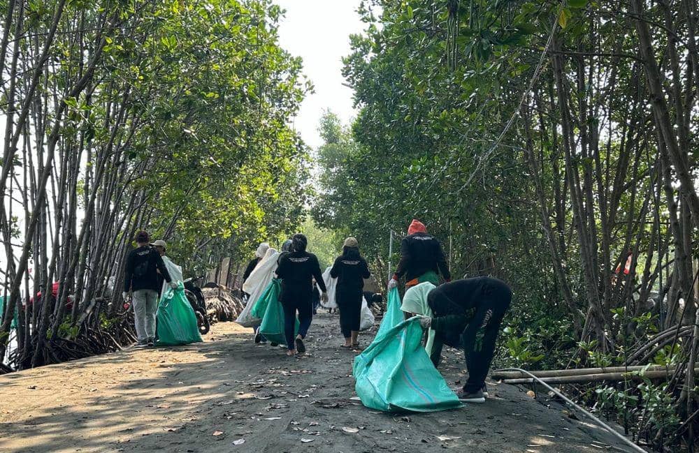 Aksi Bersih Pantai Semarang, 337 Pegawai PLN Kumpulkan 1 Ton Sampah