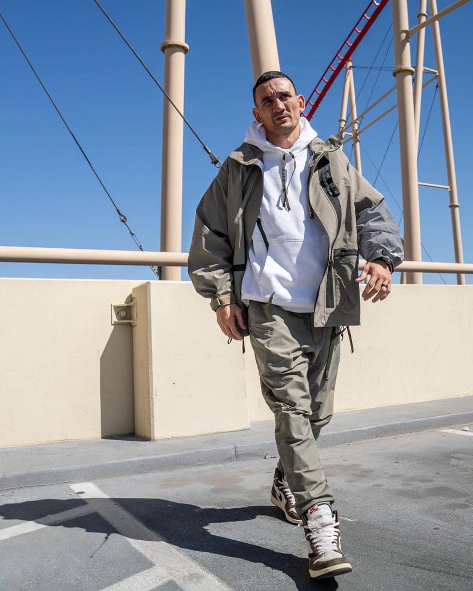 Max Holloway (instagram.com/blessedmma)
