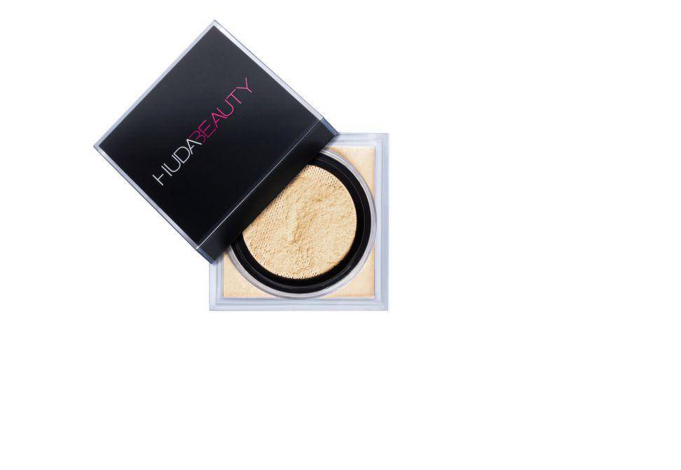 ilustrasi Huda Beauty Easy Bake Loose Baking and Setting Powder (hudabeauty.com/Easy Bake Loose Baking and Setting Powder)