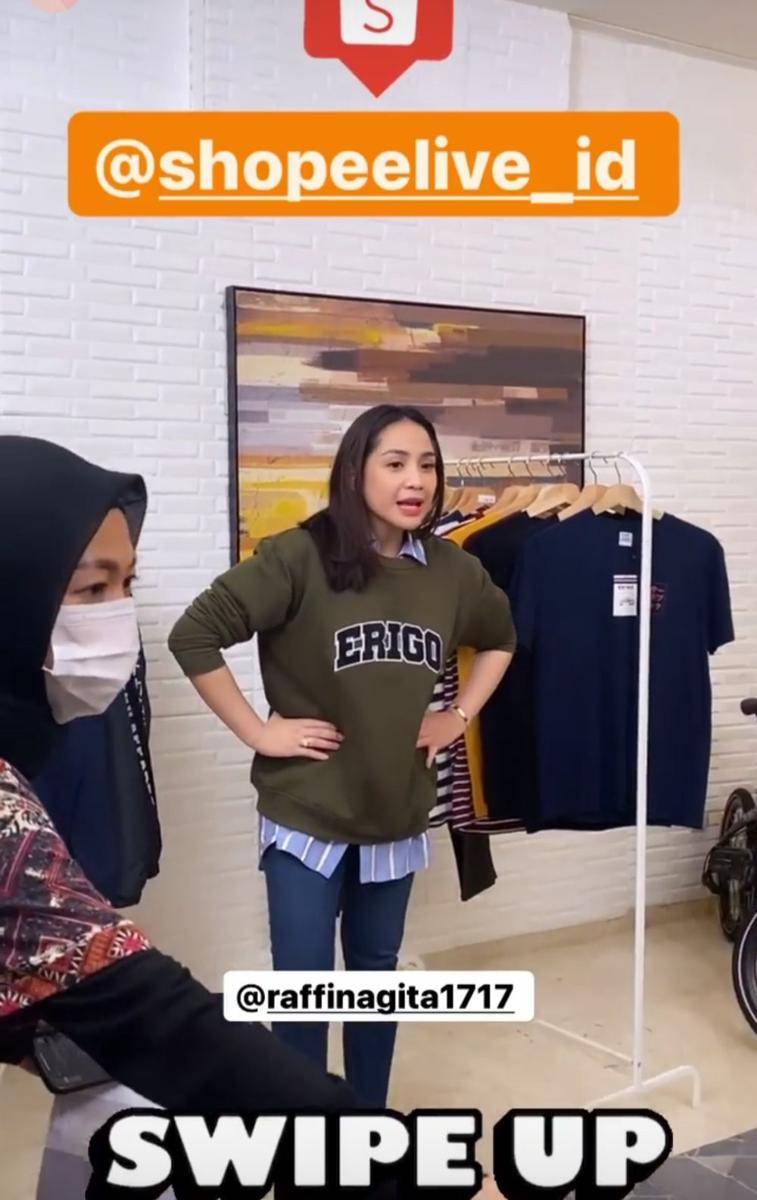 Potret mama Gigi sedang Live shopping (instagram.com/tokomamagigi)
