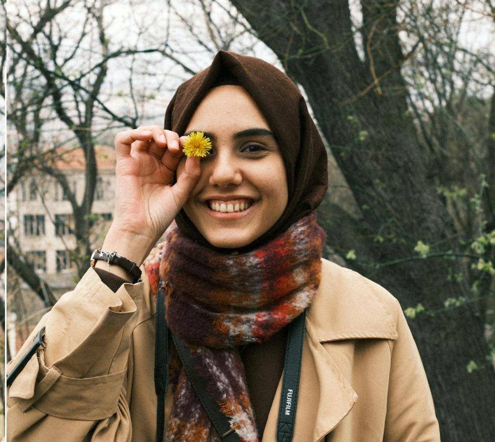 ilustrasi wajah yang berseri-seri (pexels.com/Alican Helik)