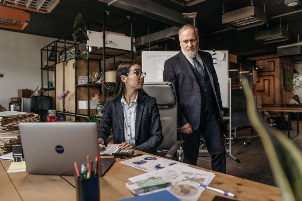 ilustrasi membangun hubungan baik dengan bos (pexels.com/Pavel Danilyuk)