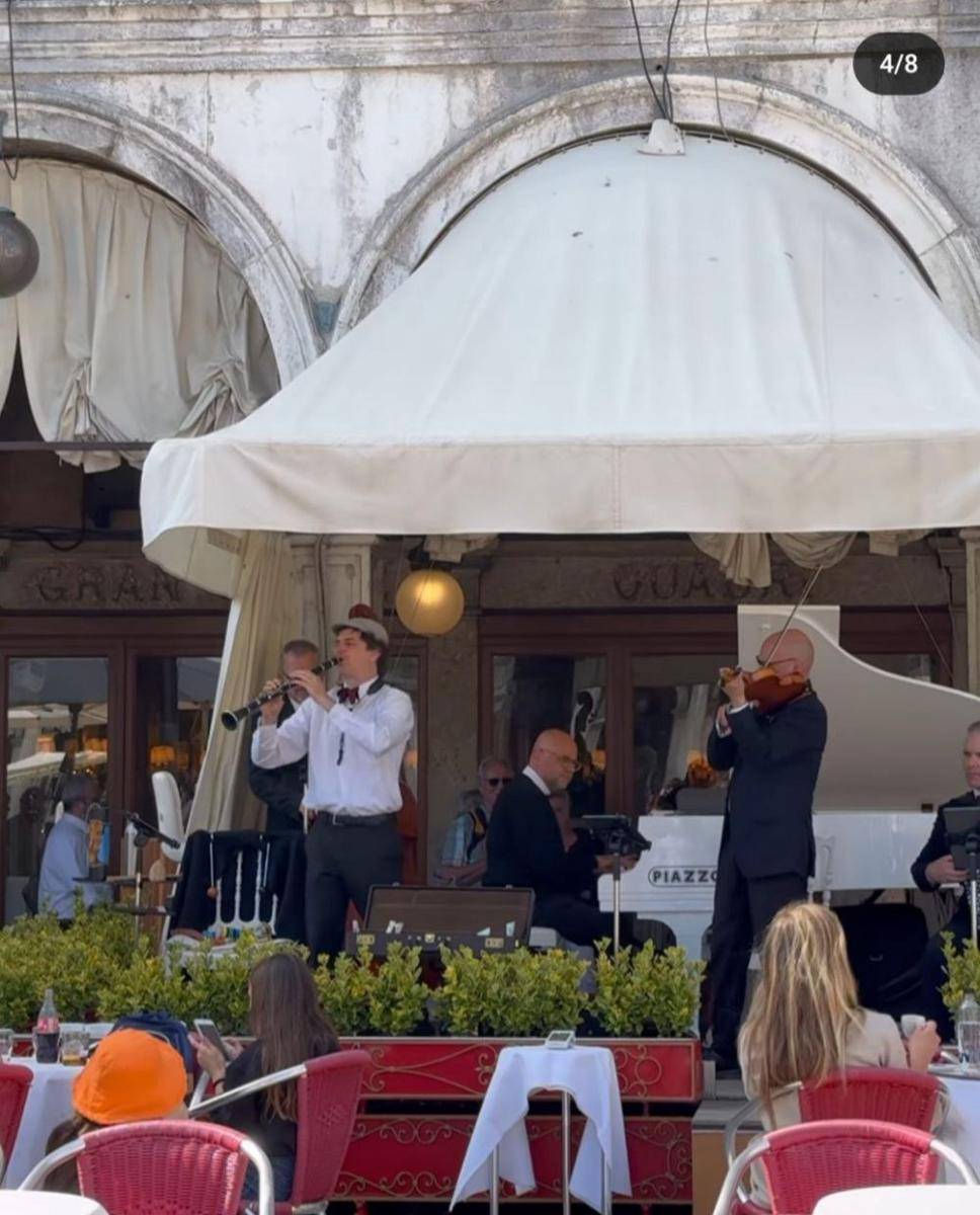 potret Vidi Aldiano dan  Sheila Dara jalan-jalan di Venezia (instagram.com/sheiladaisha)