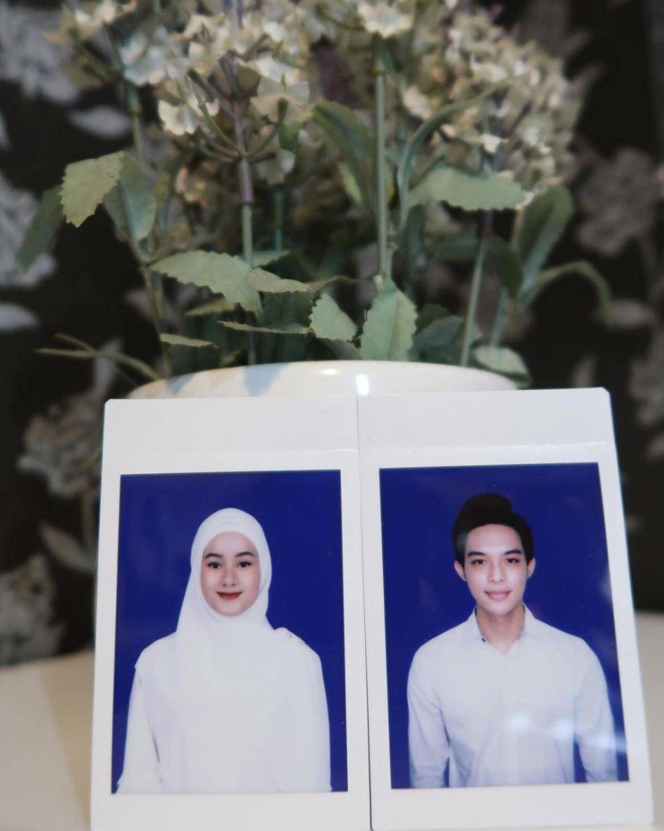 Inspirasi foto buku nikah. (instagram.com/dindahw)