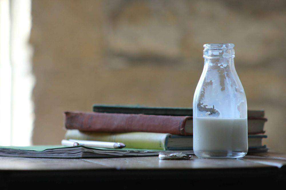 ilustrasi tekstur cairan susu evaporasi (unsplash.com/Robin Worral)