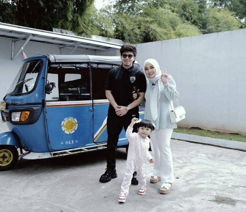 potret Ameena naik bajaj (instagram.com/attahalilintar)