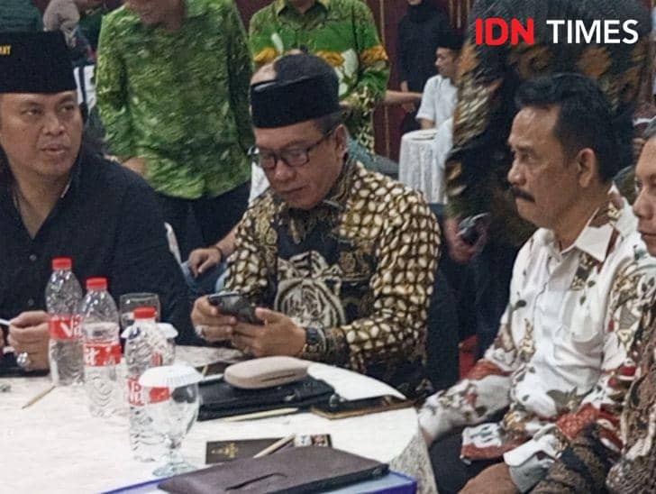 Raden Ruli Adi (tengah) saat hadir dalam pembekalan calon kepala daerah, Kamis(6/6/2024).(IDN Times/Cokie Sutrisno)