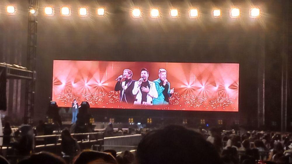 Konser Westlife di Candi Prambanan Lunasi Janji 2 Tahun Lalu