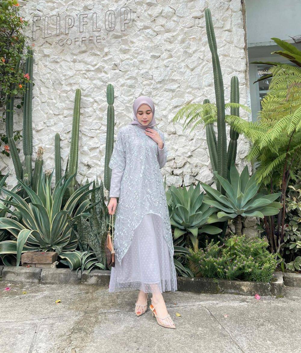 inspirasi outfit ala Vina Maulina (instagram.com/vinamaulina)