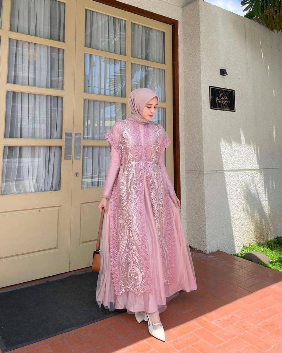 inspirasi outfit ala Vina Maulina (instagram.com/vinamaulina)