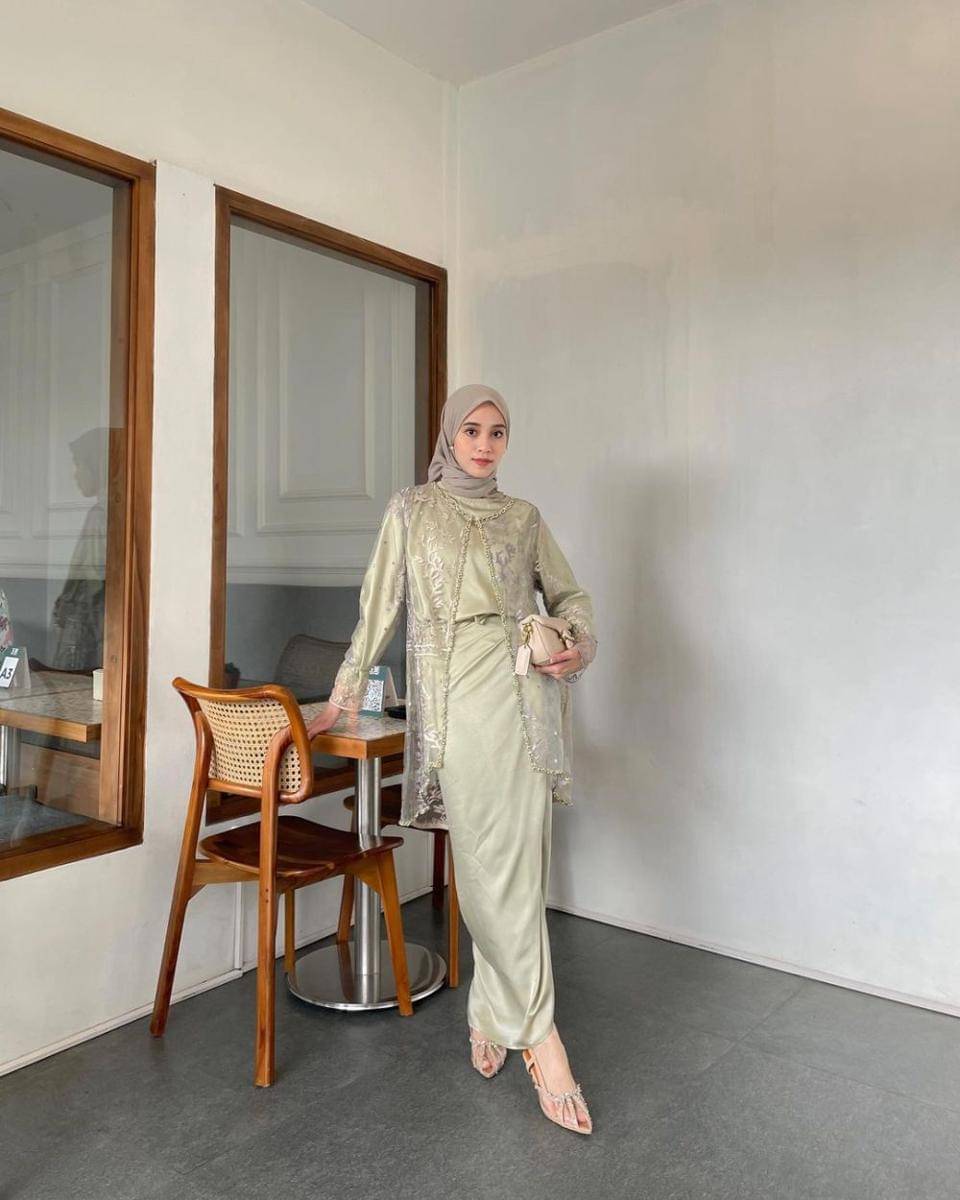 inspirasi outfit ala Vina Maulina (instagram.com/vinamaulina)