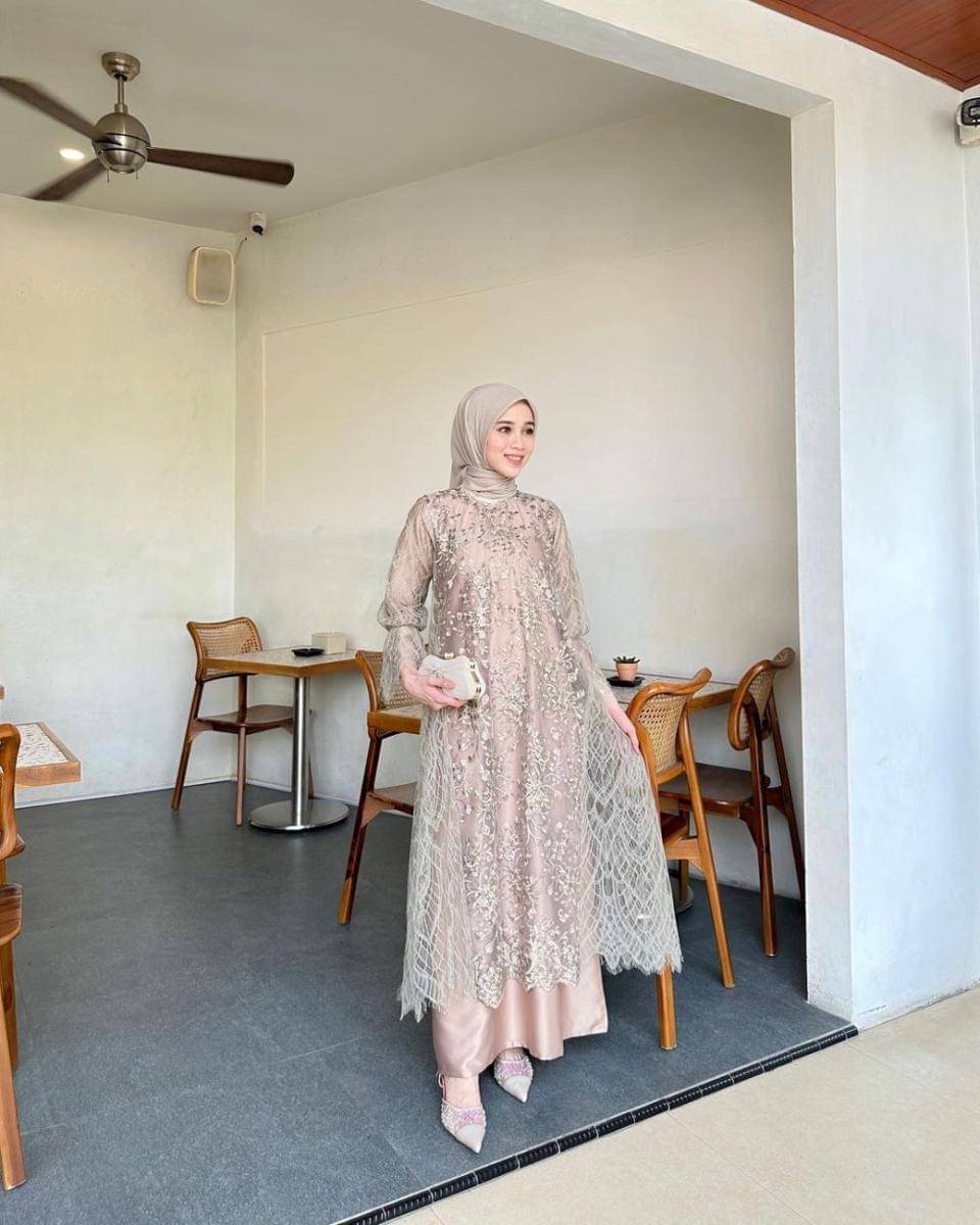inspirasi outfit ala Vina Maulina (instagram.com/vinamaulina)