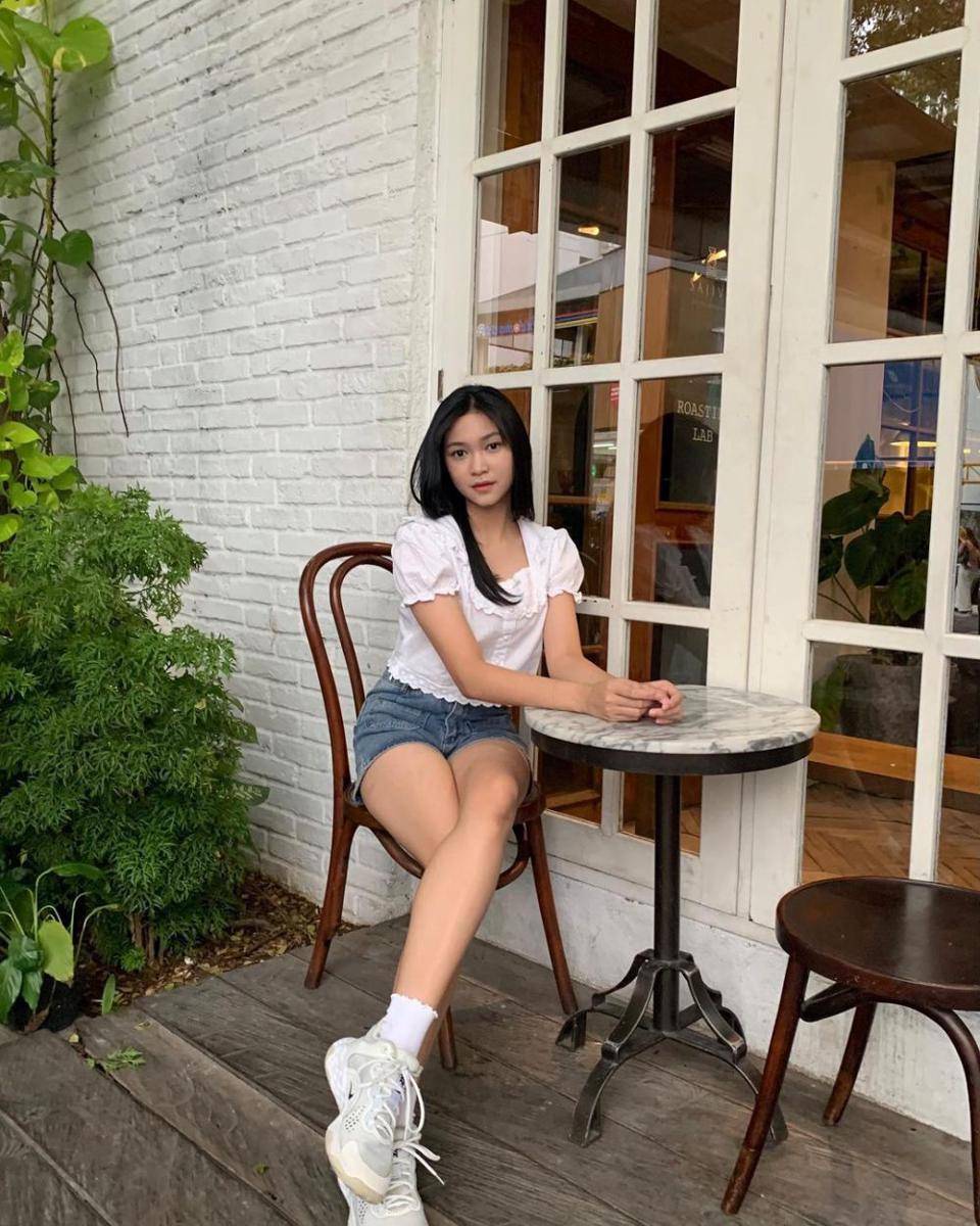 inspirasi outfit kasual ala Regie JKT48 (instagram.com/jkt48.regie)