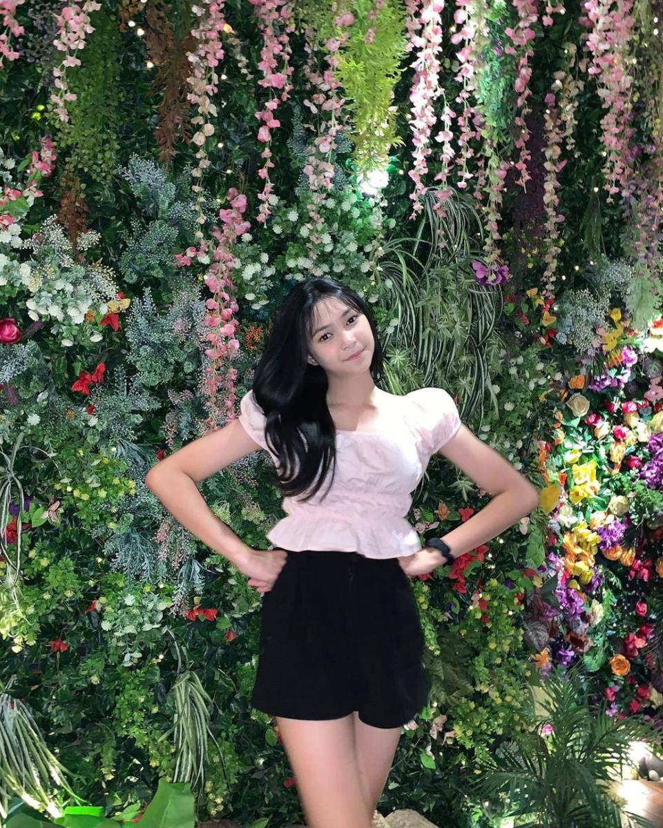 inspirasi outfit kasual ala Regie JKT48 (instagram.com/jkt48.regie)