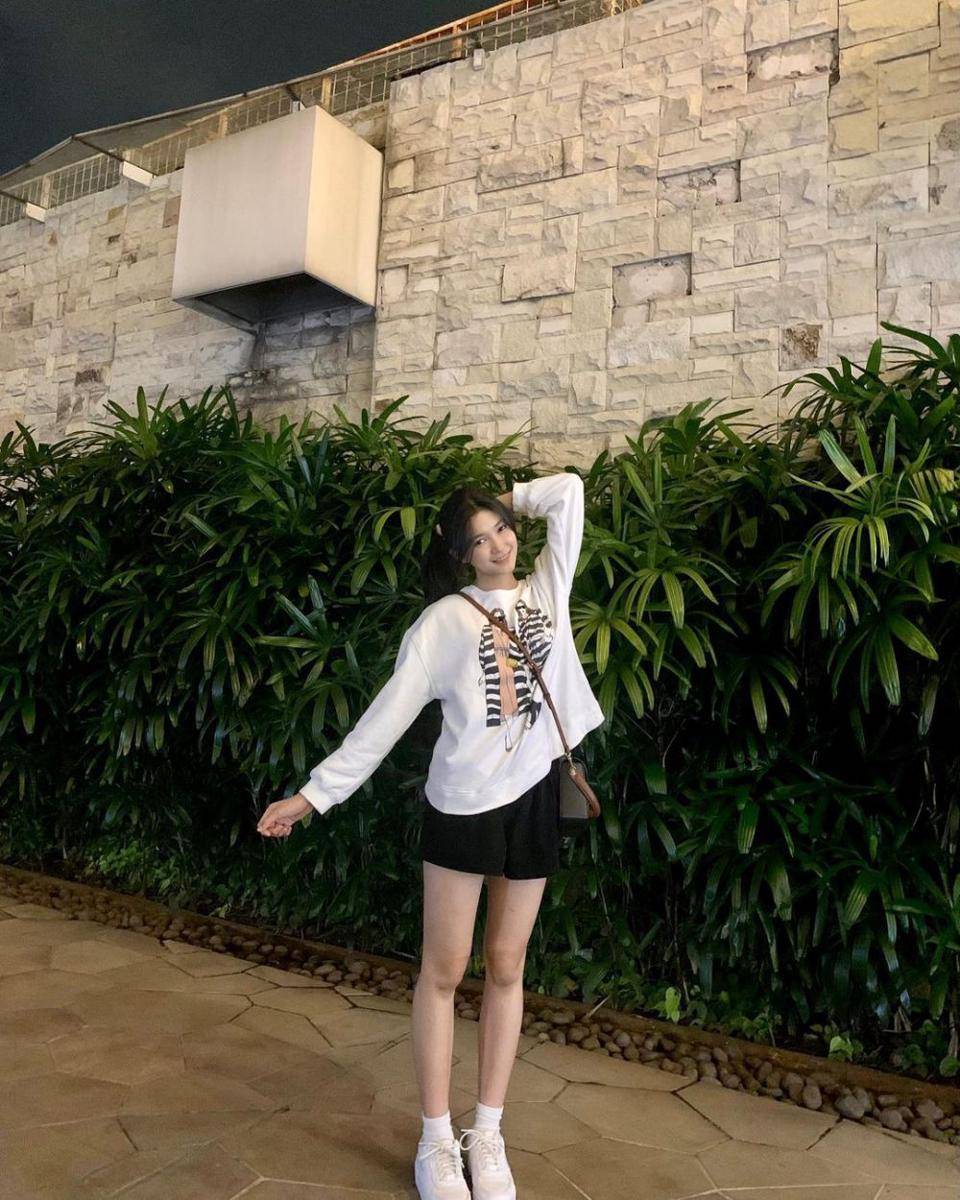 inspirasi outfit kasual ala Regie JKT48 (instagram.com/jkt48.regie)