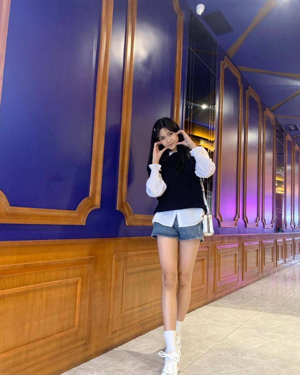 inspirasi outfit kasual ala Regie JKT48 (instagram.com/jkt48.regie)