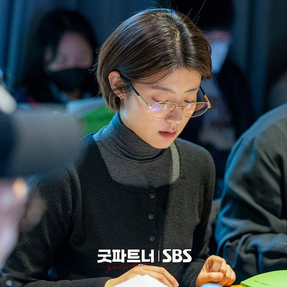Nam Ji Hyun di script reading drakor Good Partner (instagram.com/sbsdrama.official)