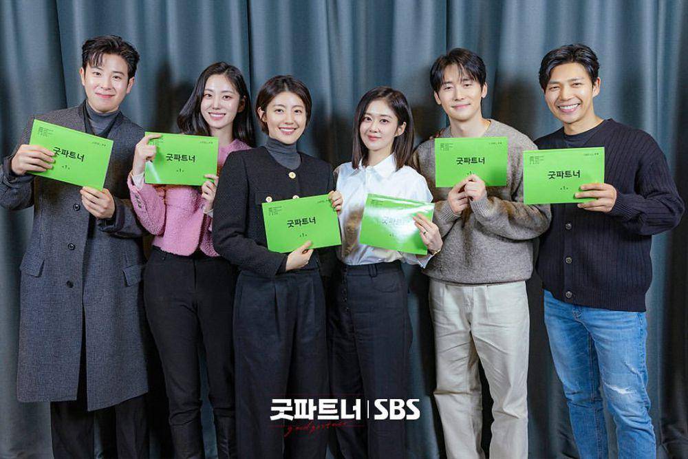 potret script reading drakor Good Partner (instagram.com/sbsdrama.official)