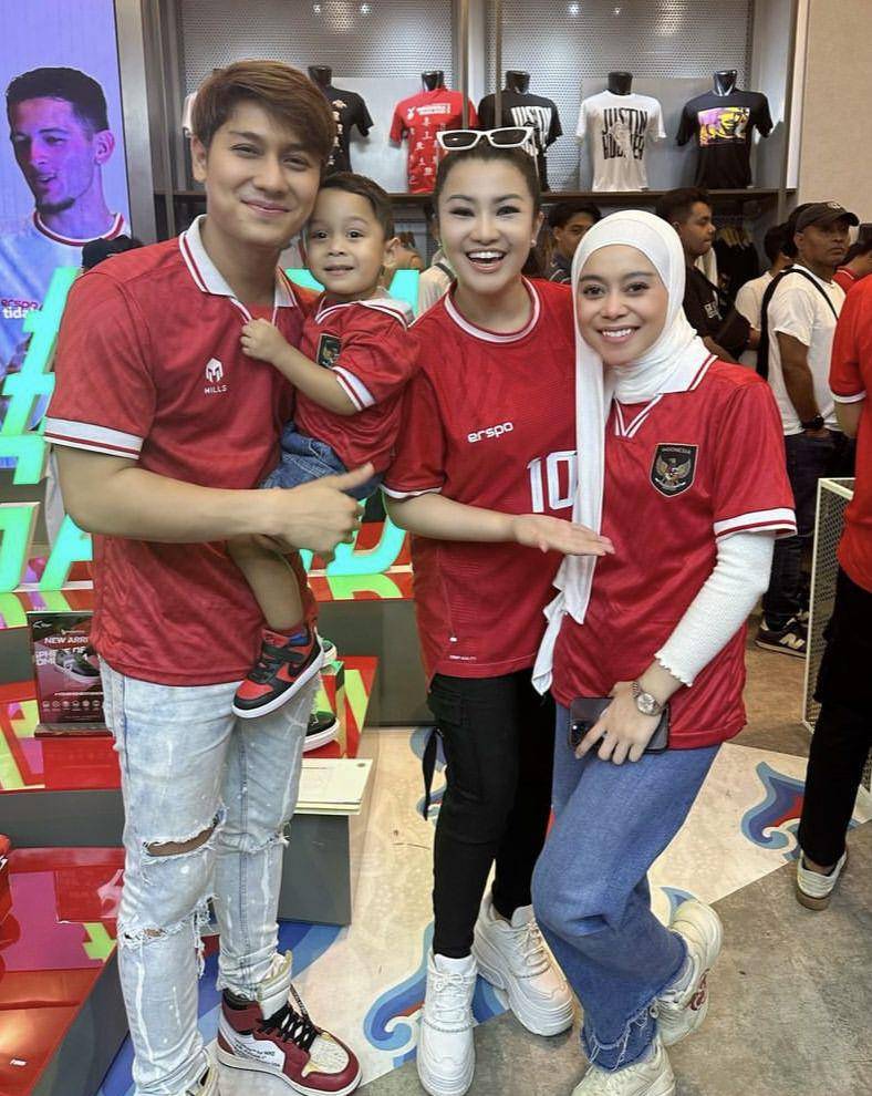potret Lesti Kejora dan Rizky Billar nonton Timnas Vs Irak (instagram.com/fitricarlina)