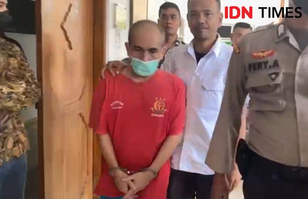Terdakwa Ahmad Yuda saat akan menjalani persidangan di PN Batam (IDN Times/Putra Gema Pamungkas)