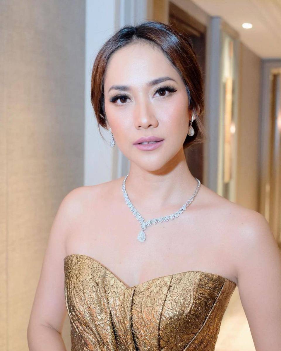 inspirasi makeup kondangan Bunga Citra Lestari (instagram.com/itsmebcl)