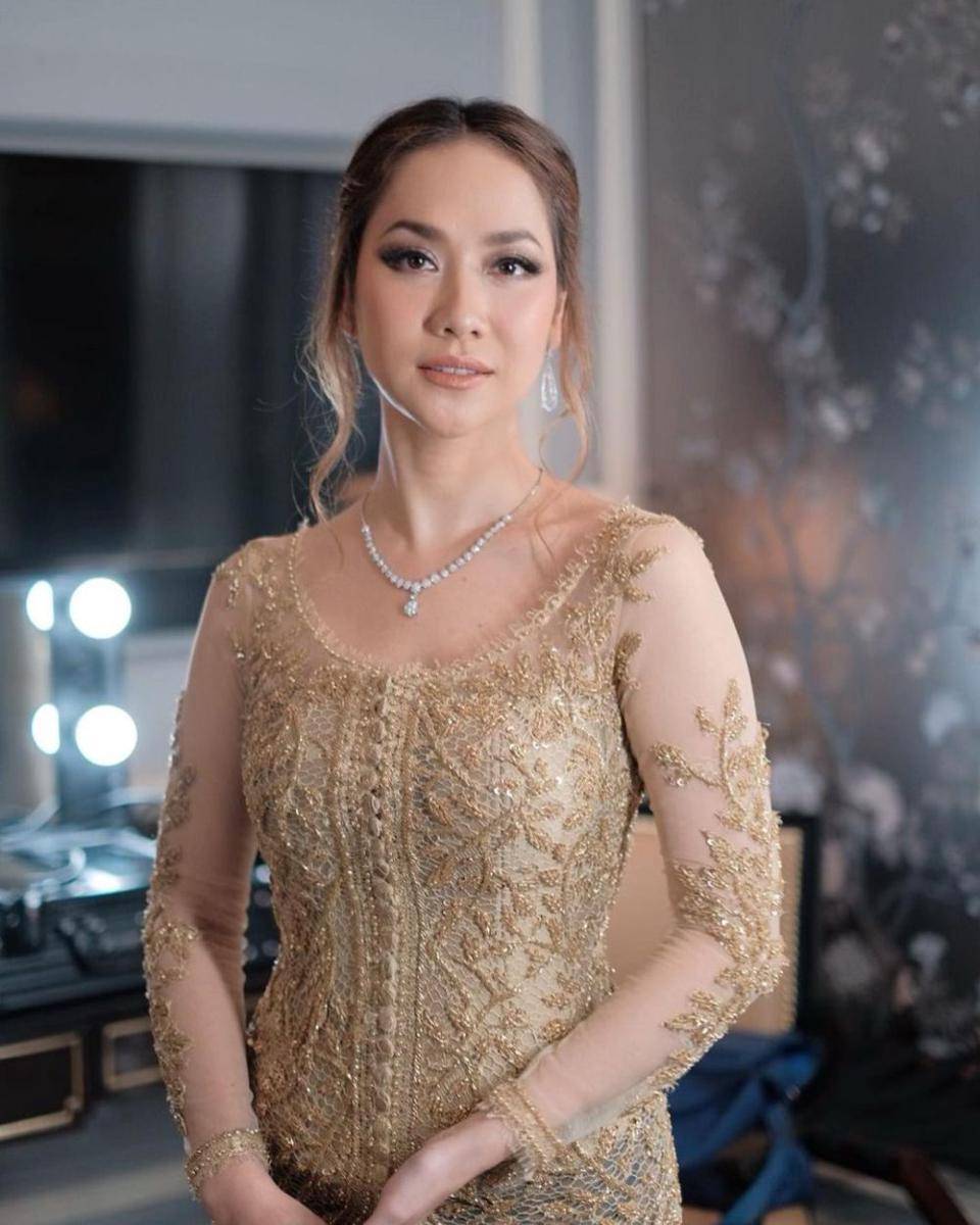 inspirasi makeup kondangan Bunga Citra Lestari (instagram.com/itsmebcl)