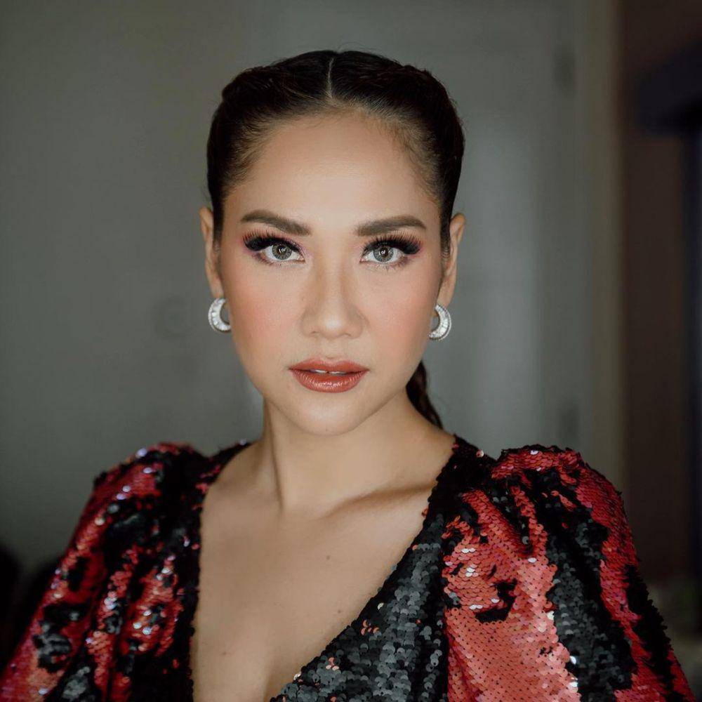 inspirasi makeup kondangan Bunga Citra Lestari (instagram.com/itsmebcl)