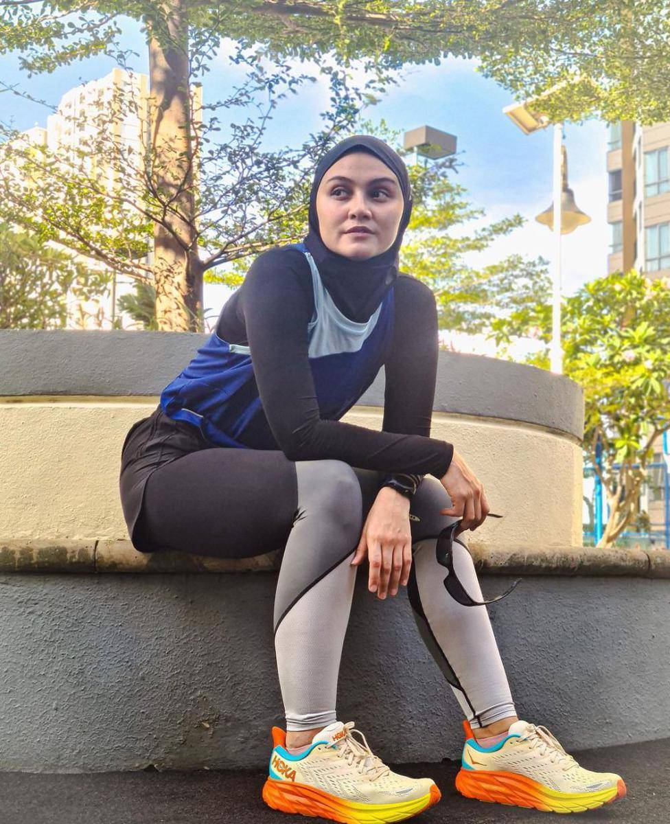 Zeezee Shahab (instagram.com/zeezeeshahab/)