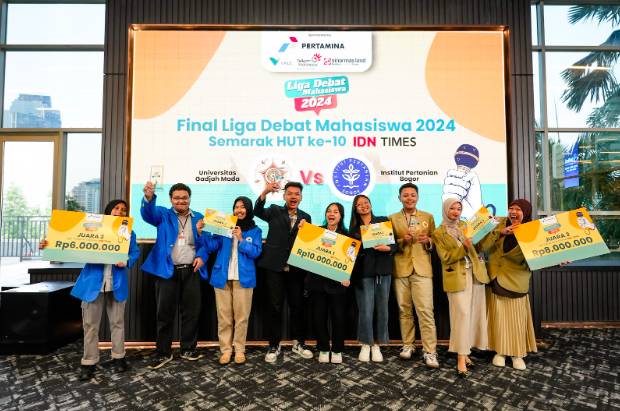 Ketiga juara Liga Debat Mahasiswa 2024. (dok. IDN Times)