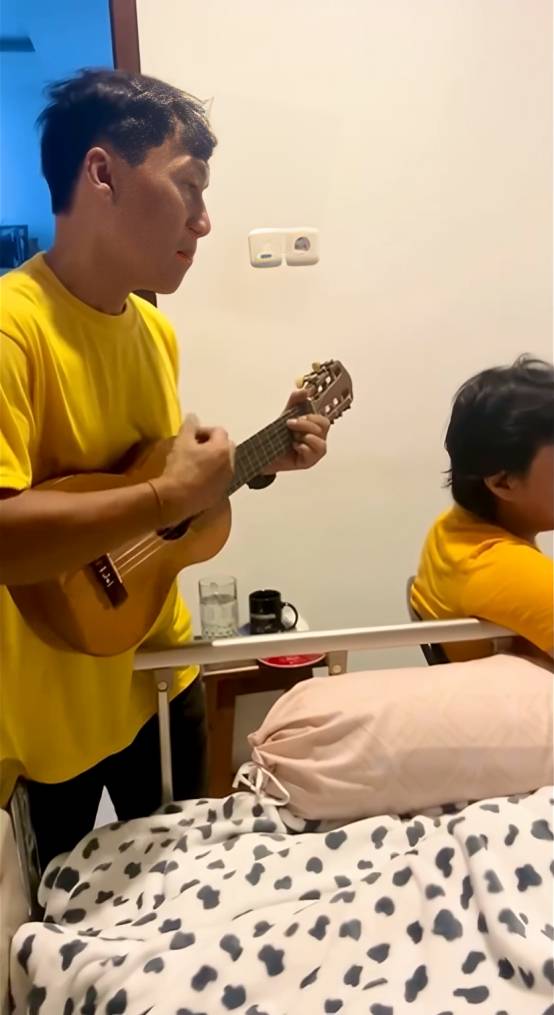potret Nugie dan Katon Bagaskara hibur ibunya yang sakit (instagram.com/katonbagaskara)