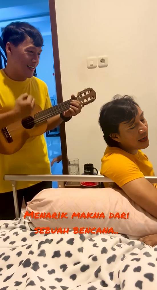 potret Nugie dan Katon Bagaskara hibur ibunya yang sakit (instagram.com/katonbagaskara)