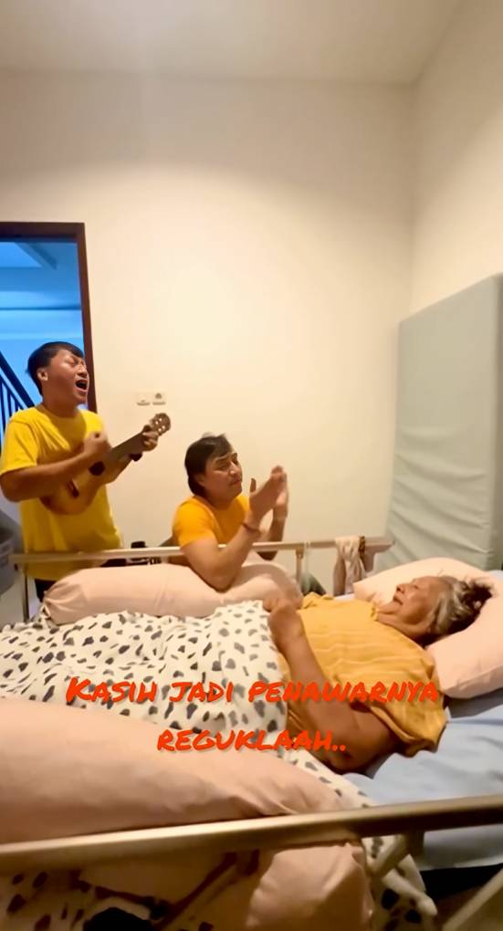 potret Nugie dan Katon Bagaskara hibur ibunya yang sakit (instagram.com/katonbagaskara)