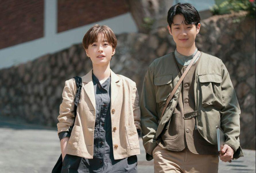 4 Lawan Main Jung Yu Mi yang Berusia Lebih Muda, Terbaru Choi Woo Shik