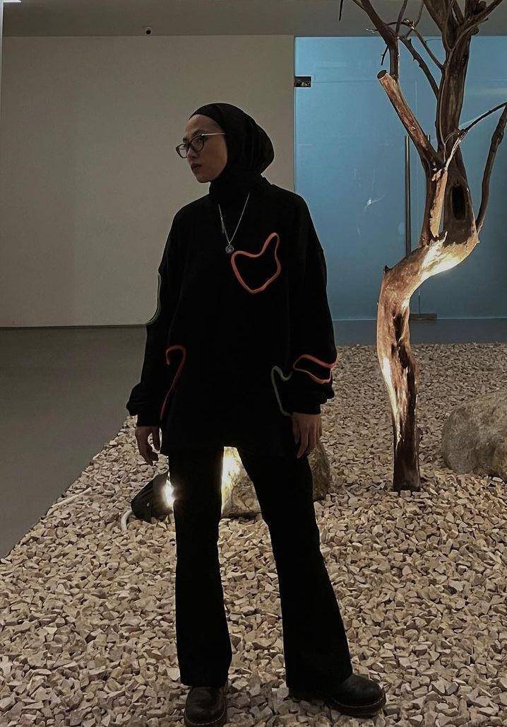 OOTD hitam Feby Putri (instagram.com/fbyputrinc)