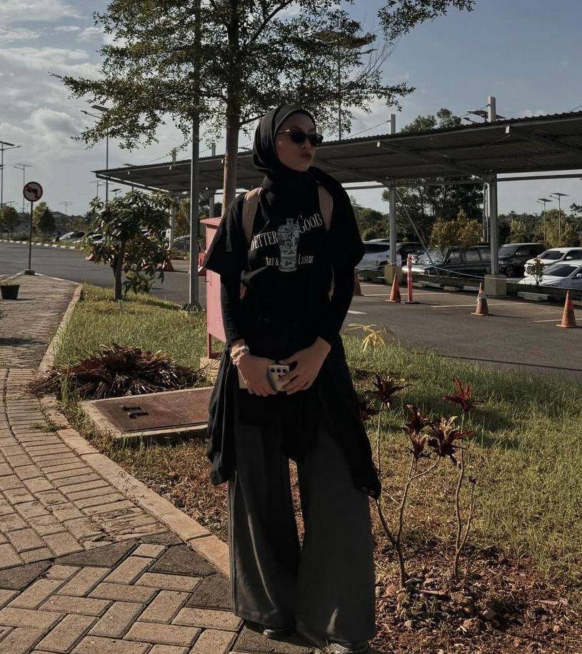 OOTD hitam Feby Putri (instagram.com/fbyputrinc)