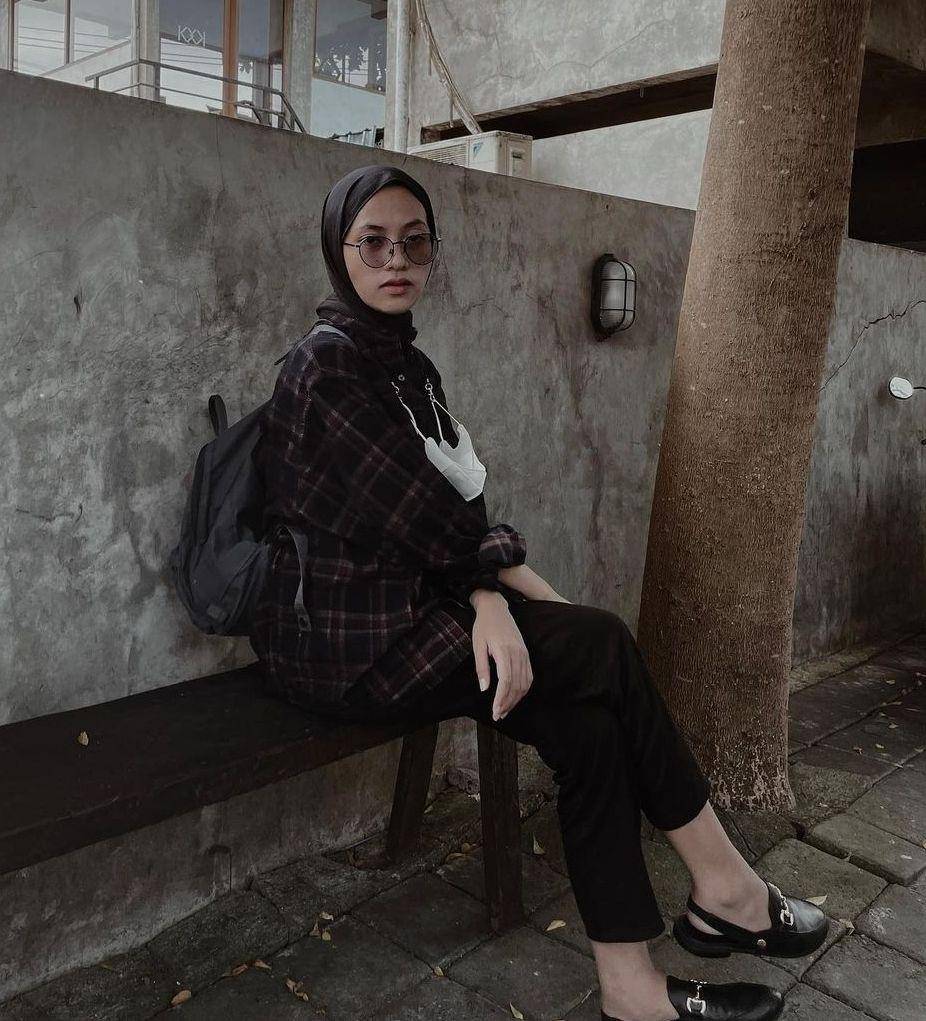 OOTD hitam Feby Putri (instagram.com/fbyputrinc)
