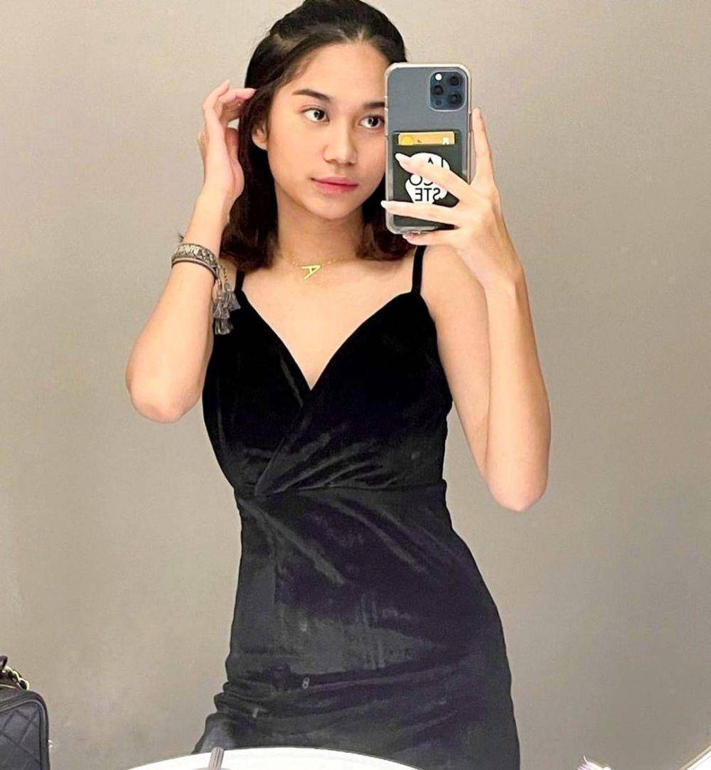 Dress nuansa hitam ala Azizah Salsha (instagram.com/azizahsalsha_)