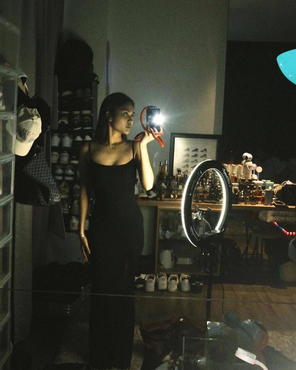 Dress nuansa hitam ala Azizah Salsha (instagram.com/azizahsalsha_)