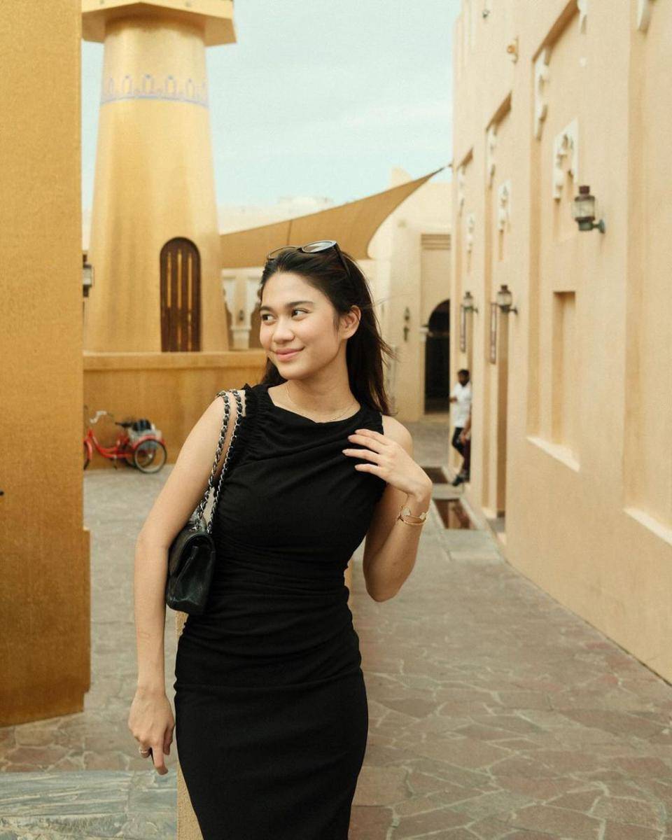 Dress nuansa hitam ala Azizah Salsha (instagram.com/azizahsalsha_)