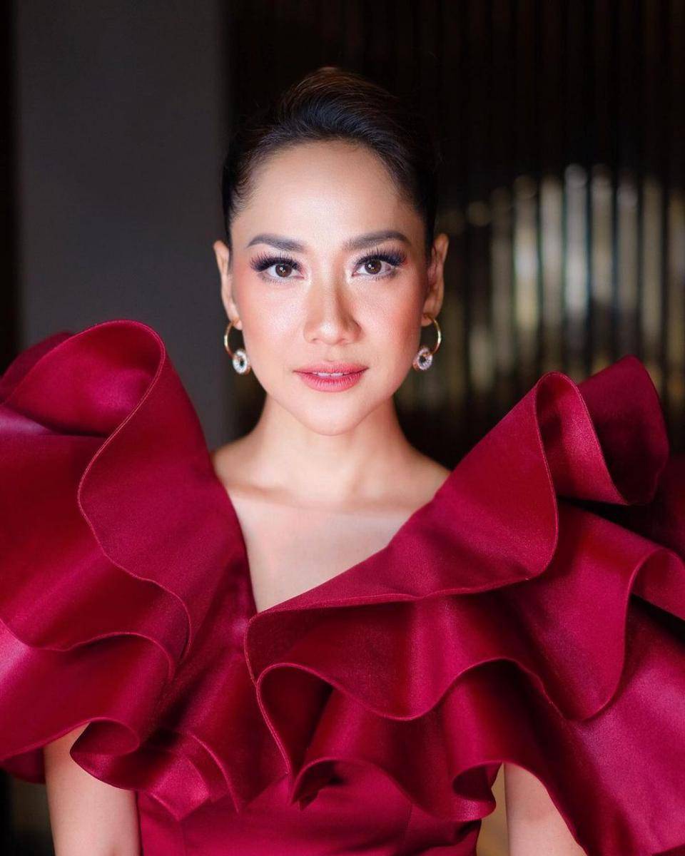inspirasi makeup kondangan Bunga Citra Lestari (instagram.com/itsmebcl)