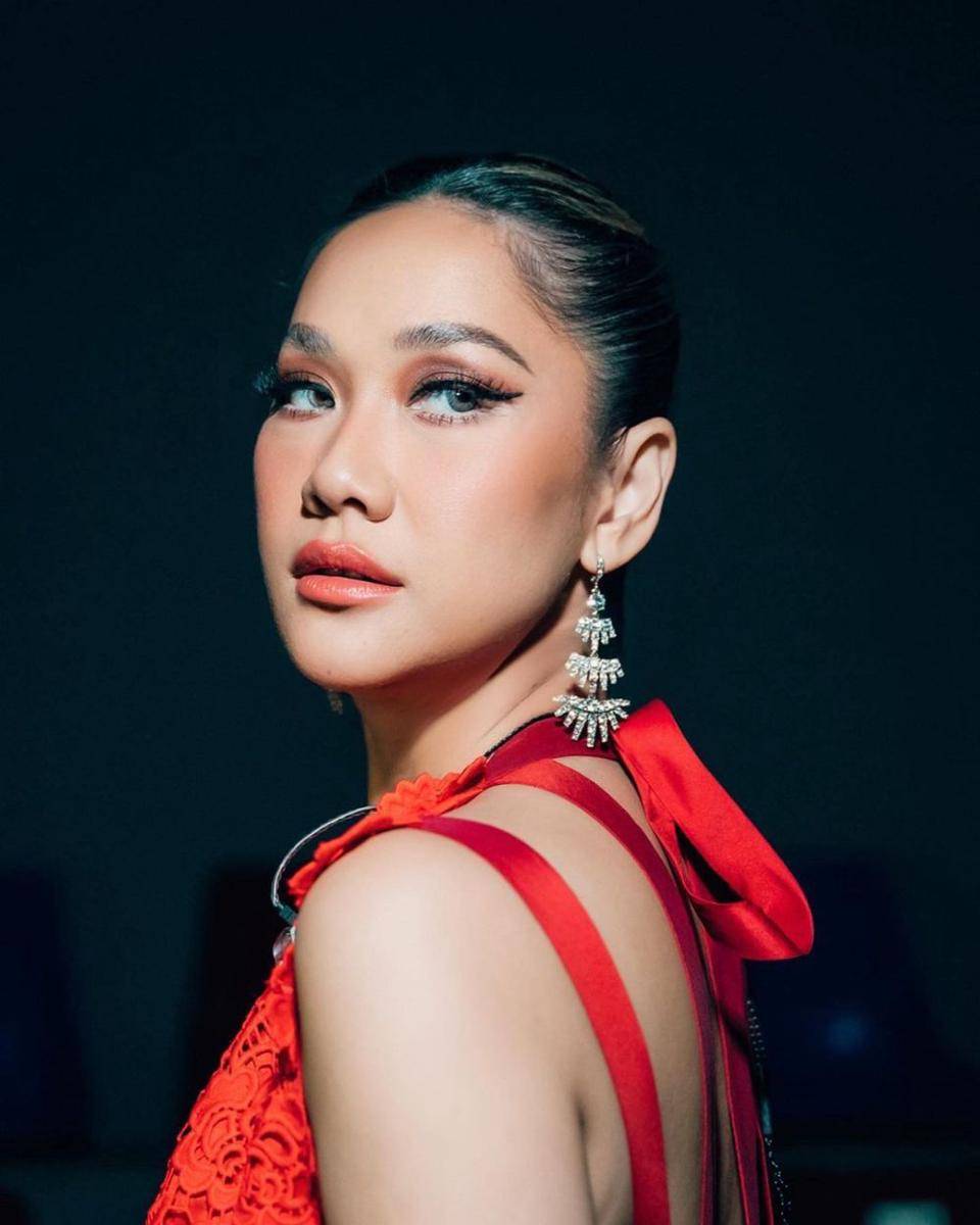 inspirasi makeup kondangan Bunga Citra Lestari (instagram.com/itsmebcl)