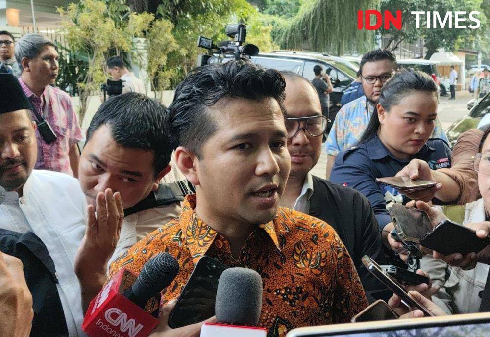 Mantan Wakil Gubernur Jawa Timur, Emil Dardak usai sambangi rumah Prabowo, Jalan Kertanegara IV, Jakarta Selatan (7/6/2024) (IDN Times/Yosafat Diva Bayu Wisesa)