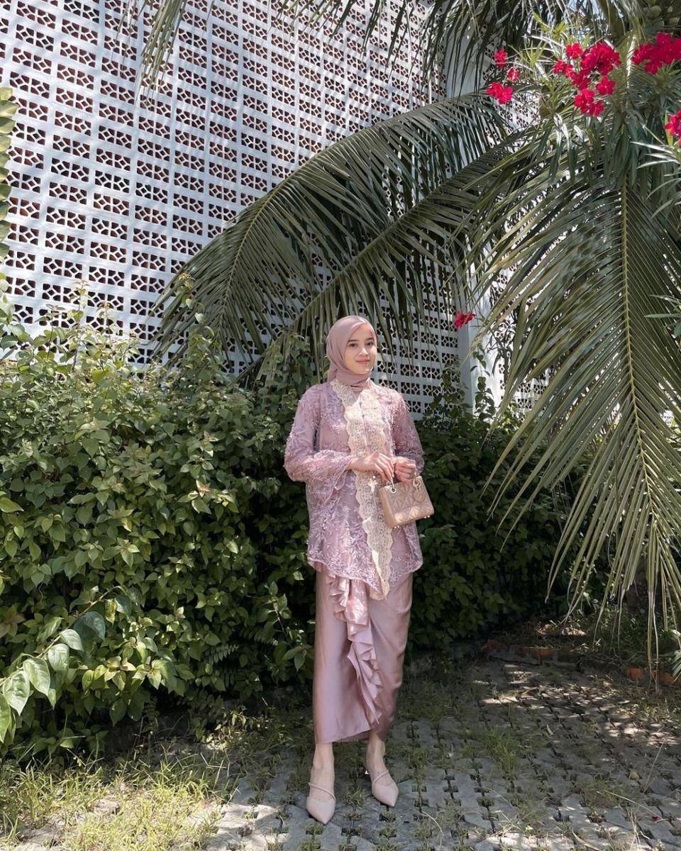inspirasi kebaya ala Vina Maulina (instagram.com/vinamaulina)