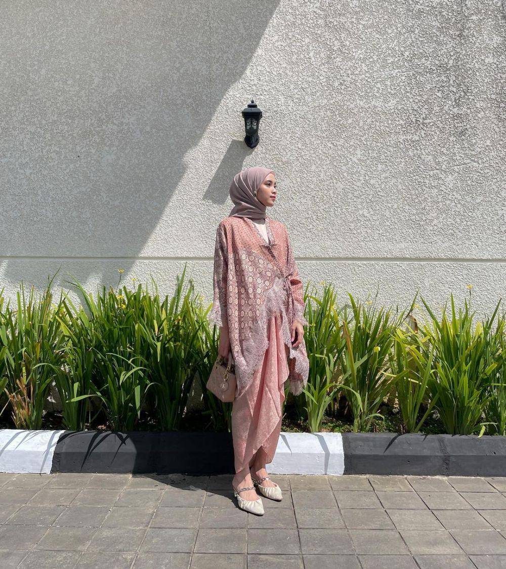 inspirasi kebaya ala Vina Maulina (instagram.com/vinamaulina)