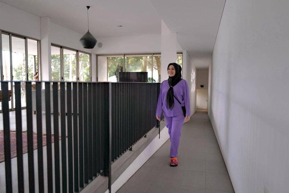 ide outfit bumil hijab simpel (instagram.com/aurelie.hermansyah)