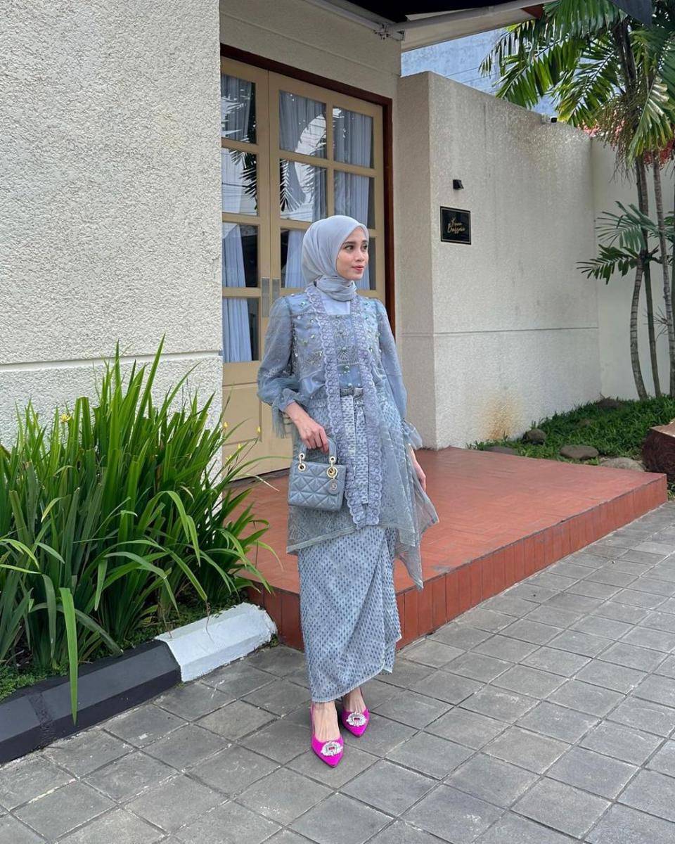inspirasi kebaya ala Vina Maulina (instagram.com/vinamaulina)