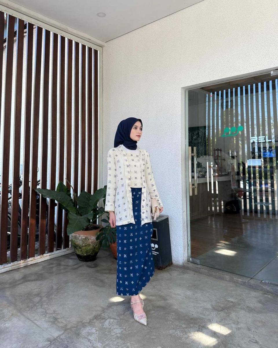 inspirasi kebaya ala Vina Maulina (instagram.com/vinamaulina)