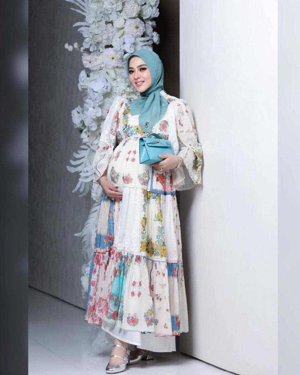 ide outfit bumil hijab simpel (instagram.com/princessyahrini)